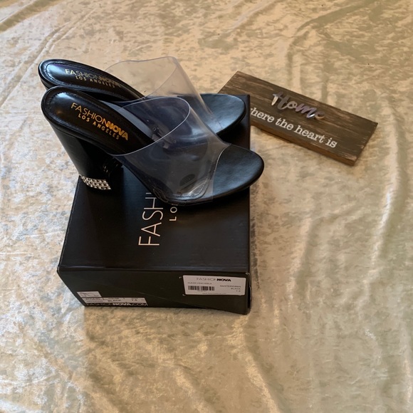 Women’s Black Fashion Nova Heels - Picture 4 of 6